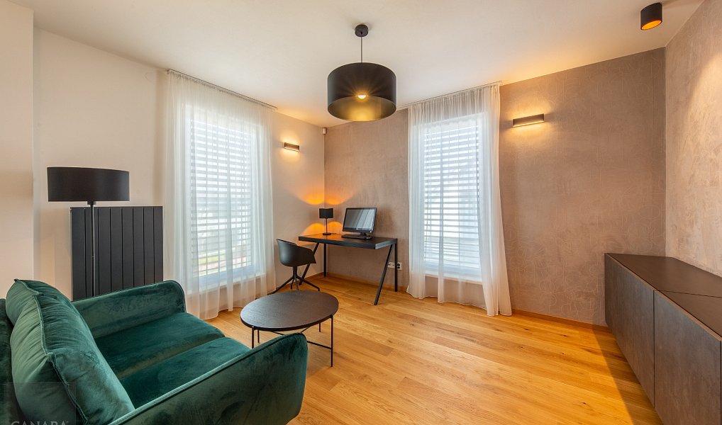 Prodej domu 200 m² s pozemkem 1 m², Liberec – náhled fotky 2