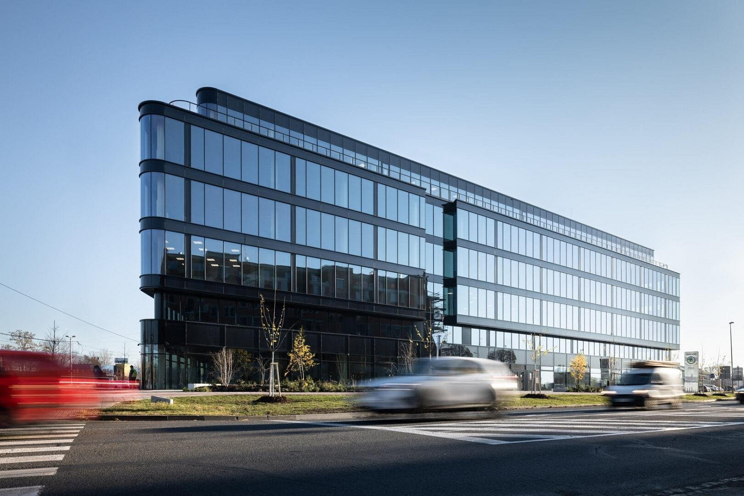 Pronájem kanceláře 2 800 m² – fotografie 2