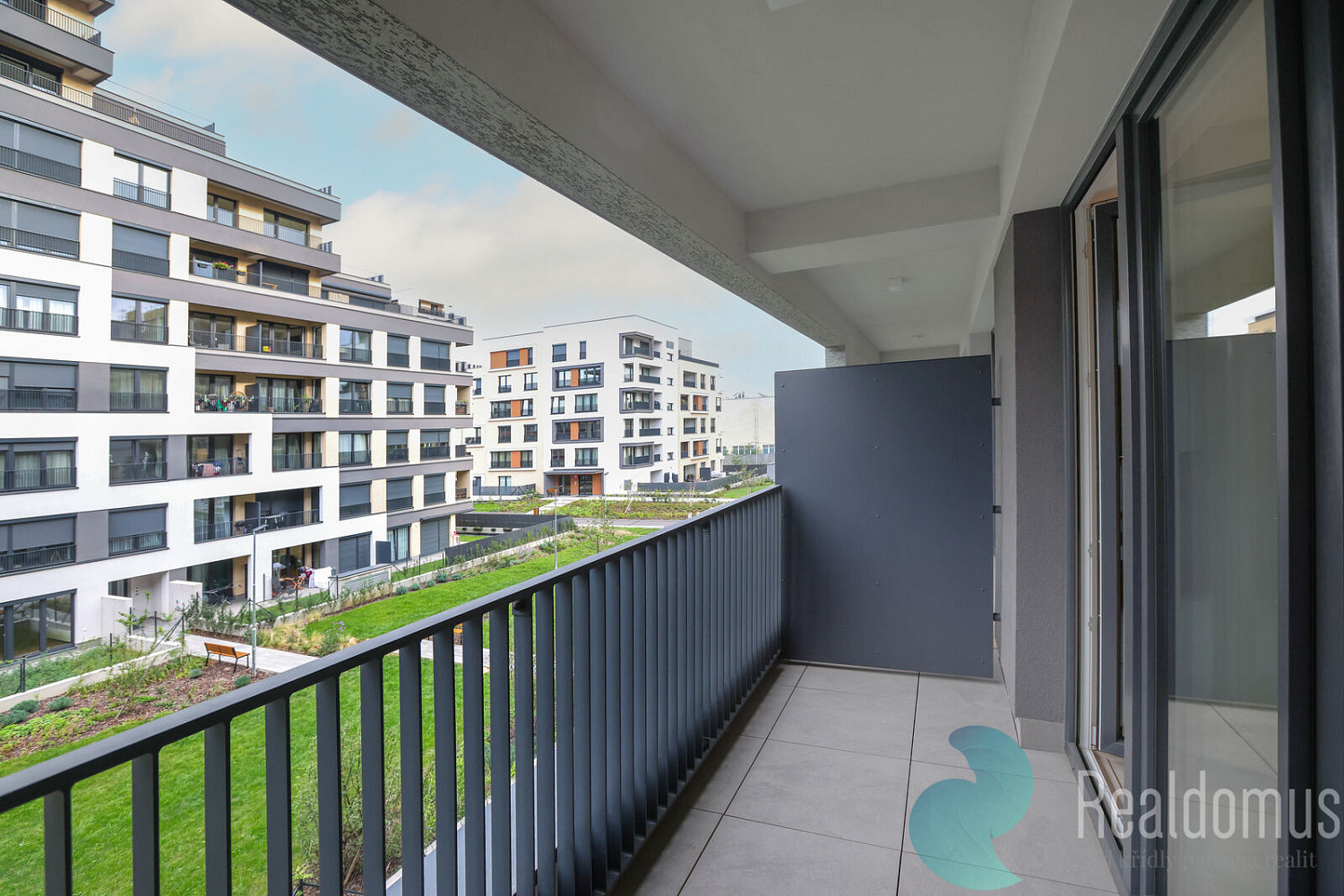 Pronájem bytu 1+kk 33 m² – fotografie 3