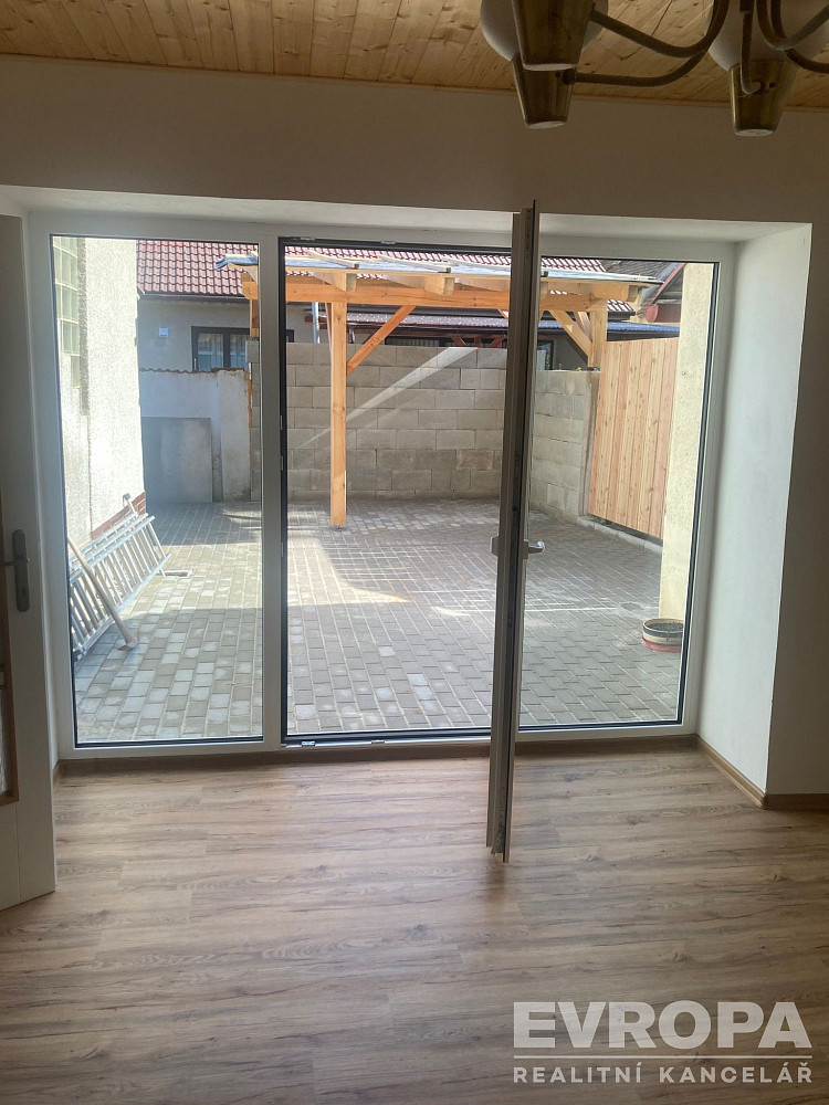 Prodej domu 165 m² s pozemkem 196 m² – fotografie 2