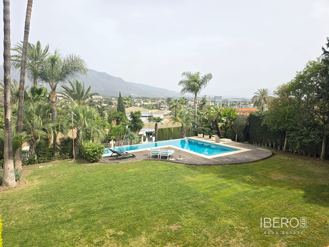 Prodej domu 880 m² s pozemkem 1 783 m² — photo 2