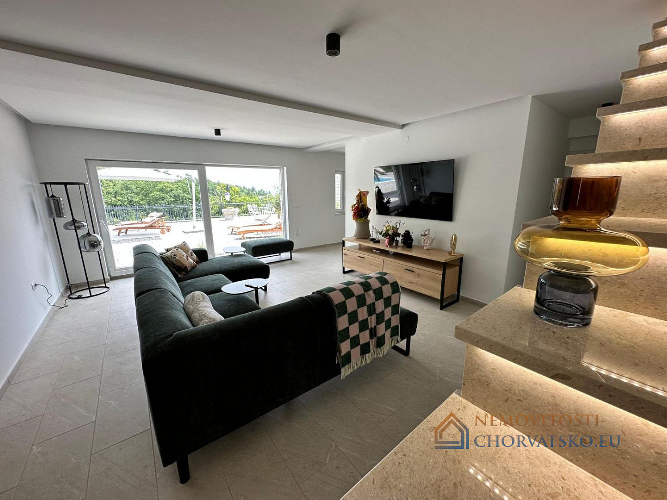 Prodej domu 328 m² s pozemkem 870 m² - Aanzicht 5