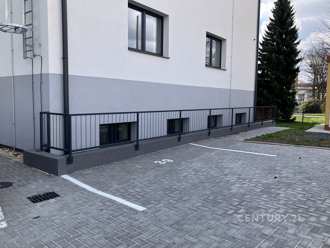 Pronájem parkovacího stání, nový jičín, ul. palackého. — photo 4