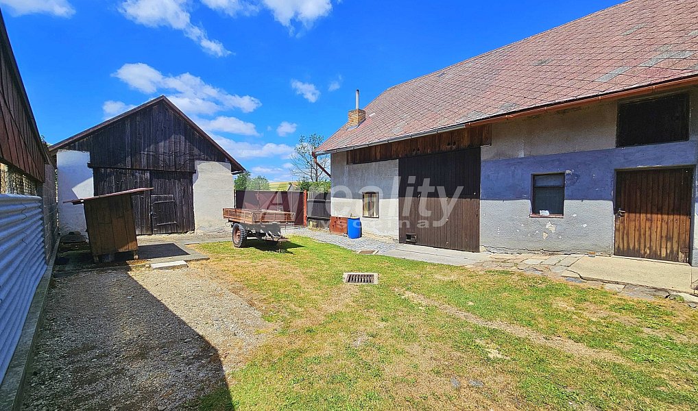 Prodej domu 310 m² s pozemkem 2 061 m², Kamenice – náhled fotky 3