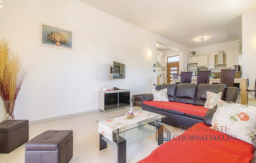 Prodej domu 337 m² s pozemkem 550 m² - Prikaz 5