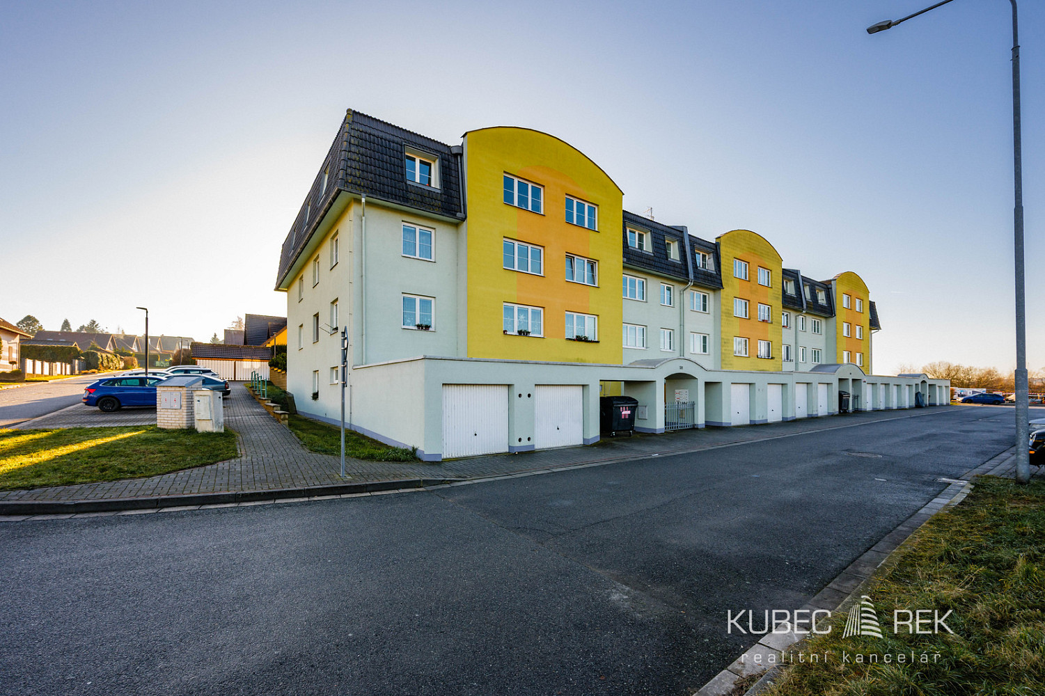 Prodej garáže 18 m2, nad obchvatem 592