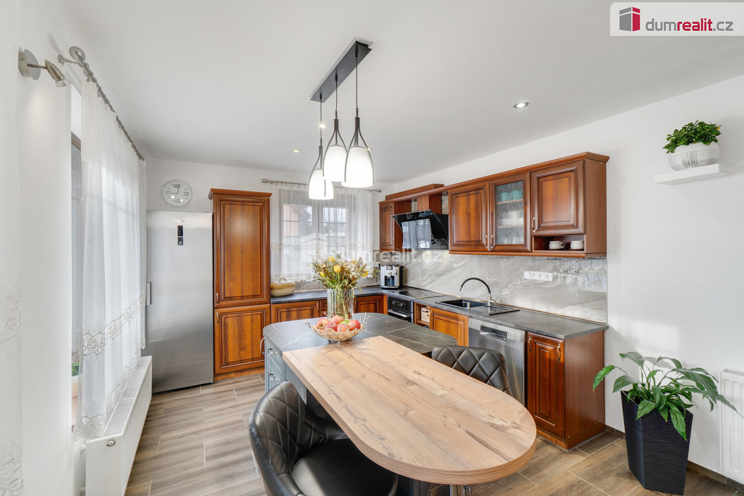 Prodej domu 215 m² s pozemkem 916 m² — photo 2