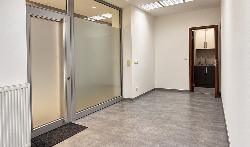 Pronájem obchodních prostor 19 m², Chrudim – náhled fotky 2