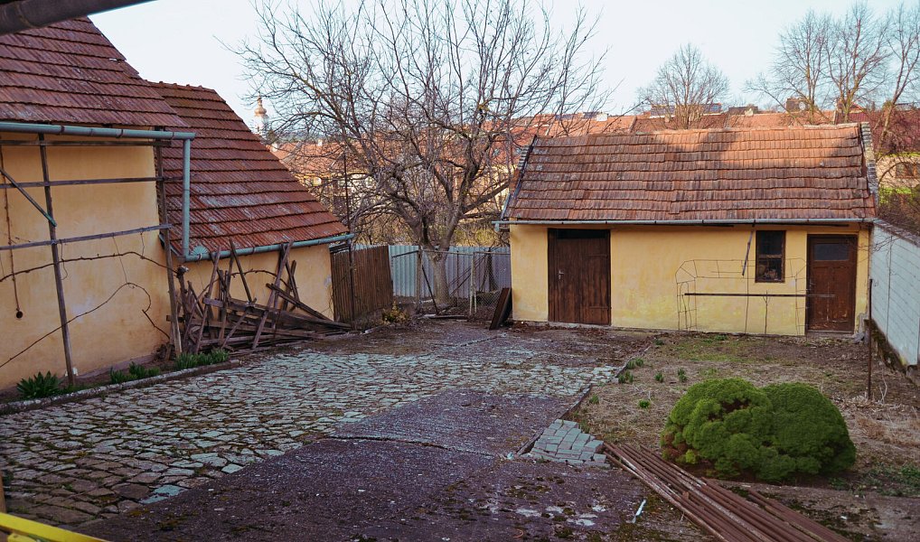 Prodej domu 611 m² s pozemkem 358 m², Hluk – náhled fotky 2