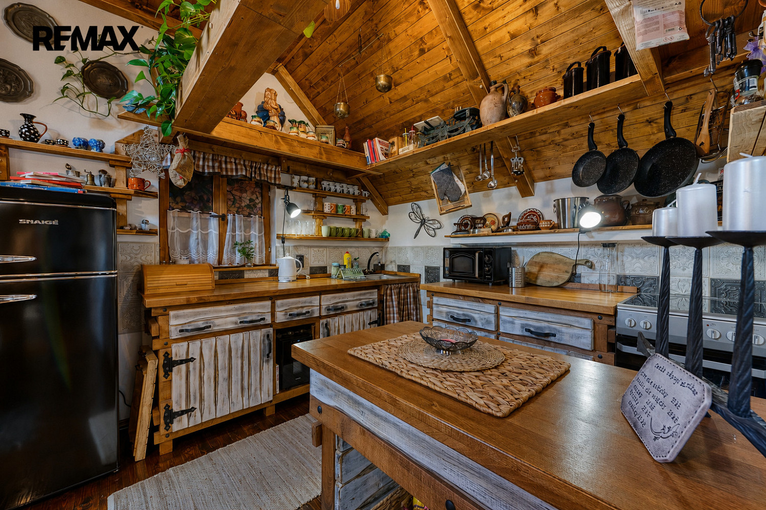 Prodej komerčního objektu (jiného typu) 200 m² – fotografie 5