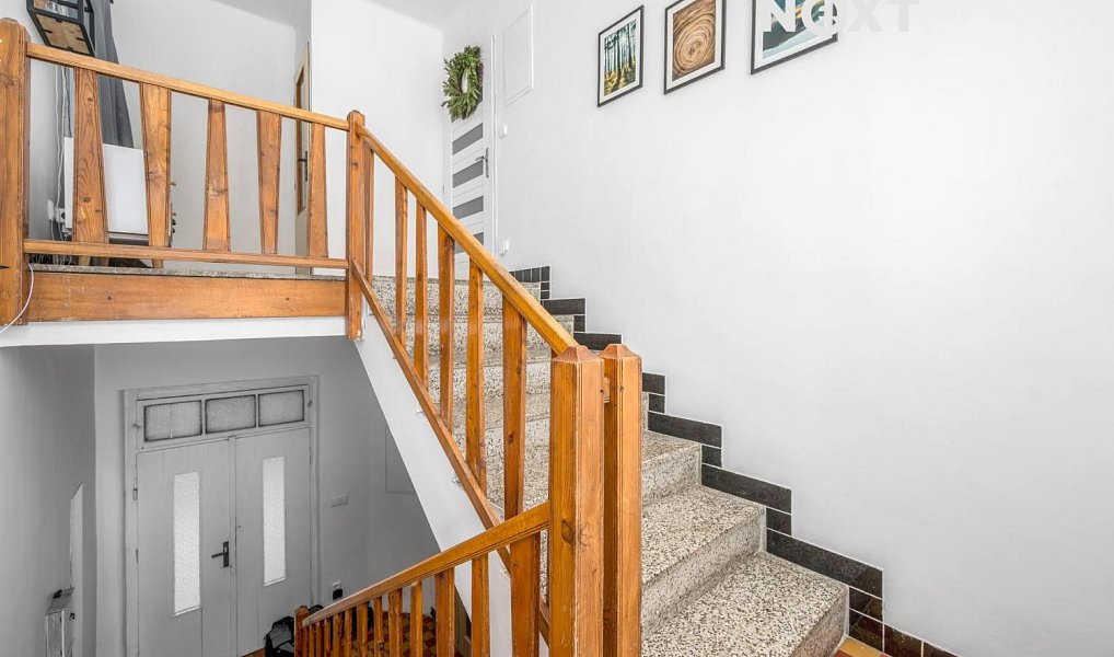 Prodej domu 250 m² s pozemkem 611 m², Zvoleněves – náhled fotky 16