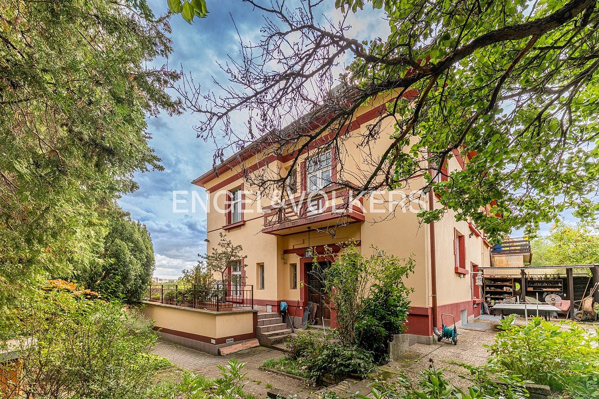 Prodej domu 255 m² s pozemkem 740 m²