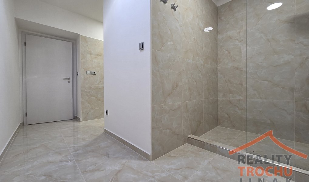Prodej komerčního objektu (jiného typu) 715 m², Trutnov – náhled fotky 32