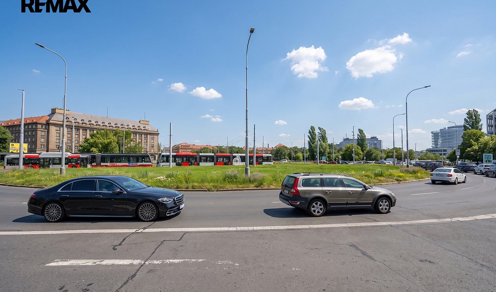 Prodej bytu 1+1 59 m², Praha – náhled fotky 23