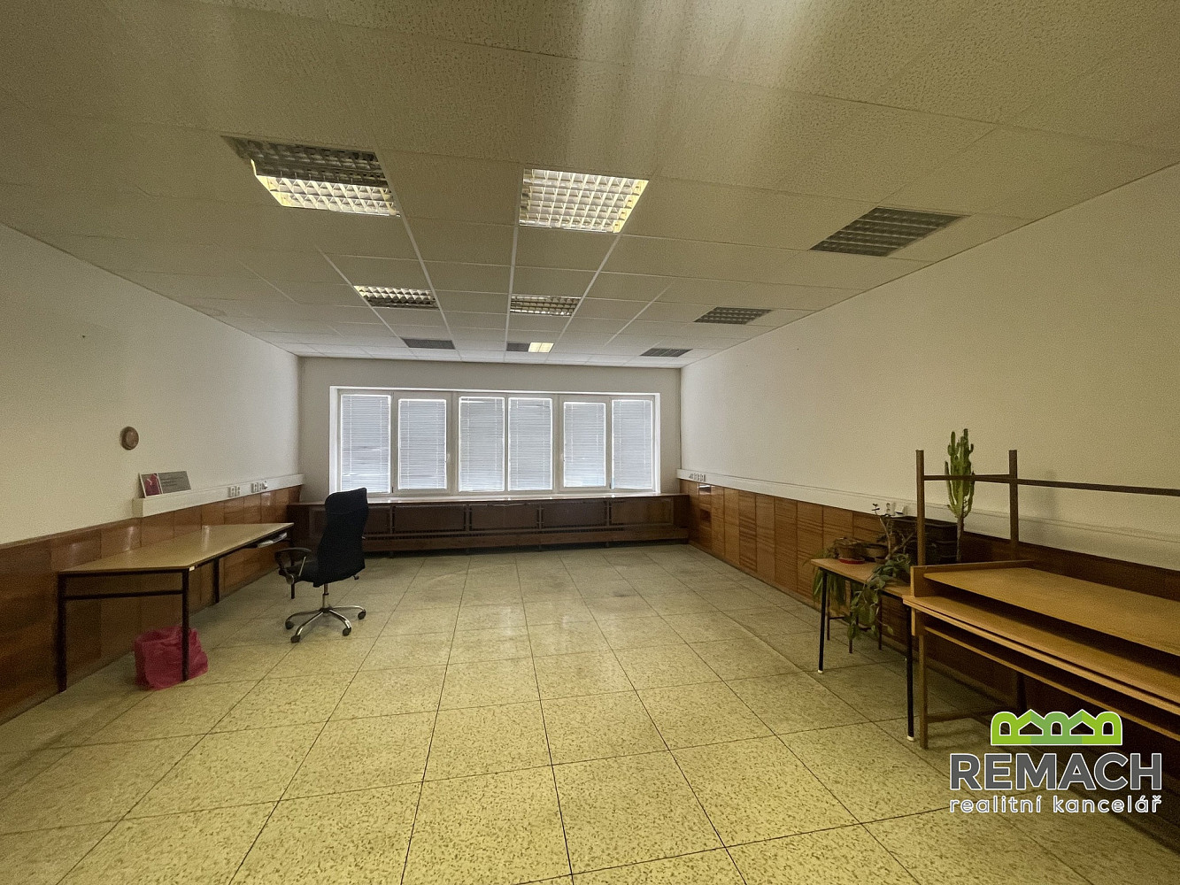 Pronájem kanceláře 350 m² – fotografie 2