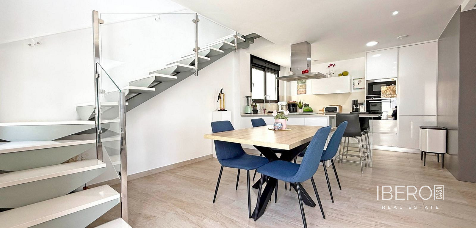Prodej domu 190 m² s pozemkem 176 m² - Vista 3