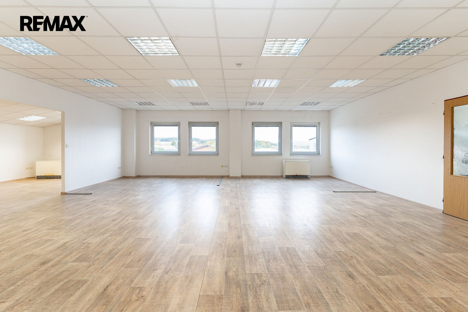 Pronájem kanceláře 338 m²