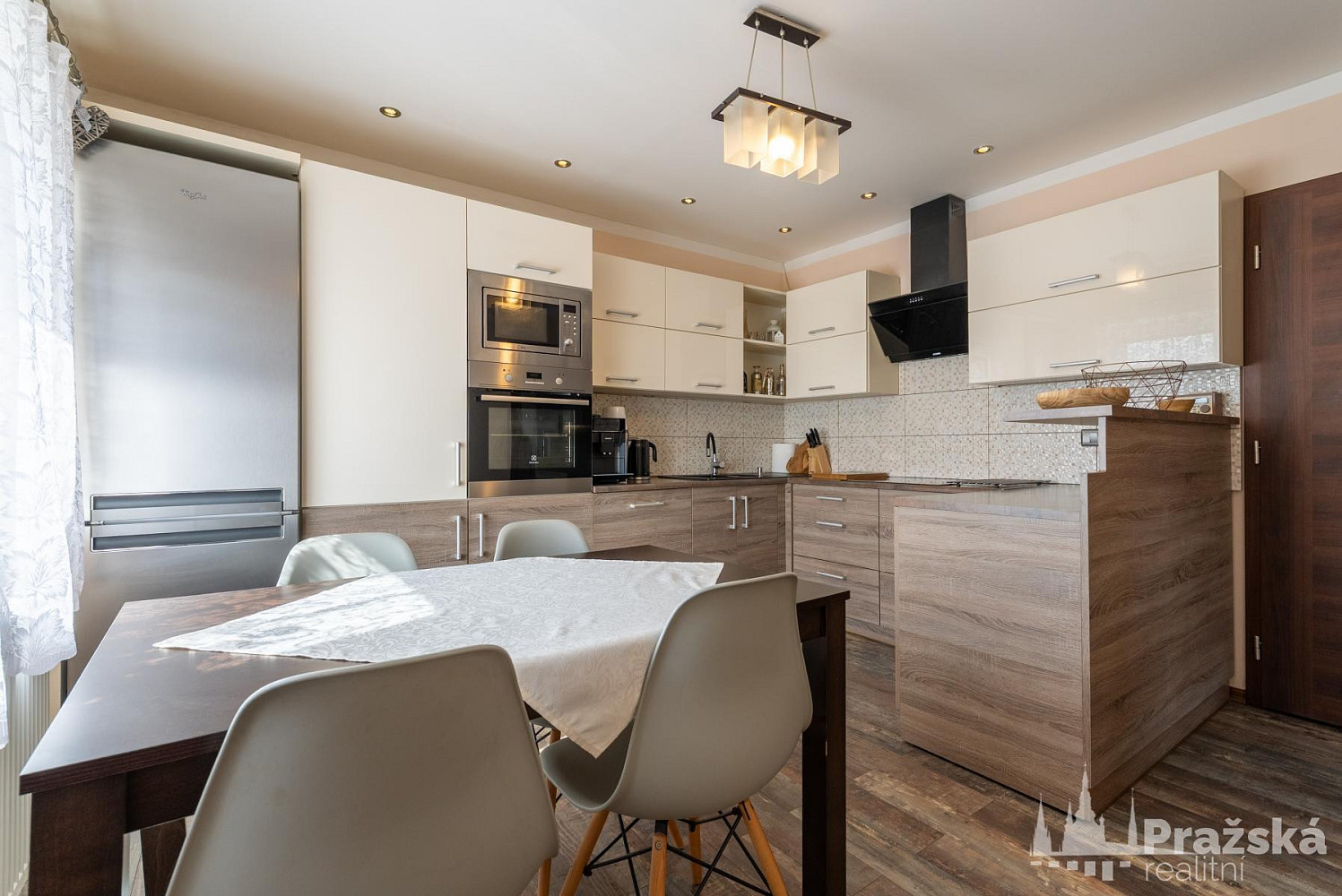 Prodej domu 380 m² s pozemkem 1 000 m² – fotografie 3