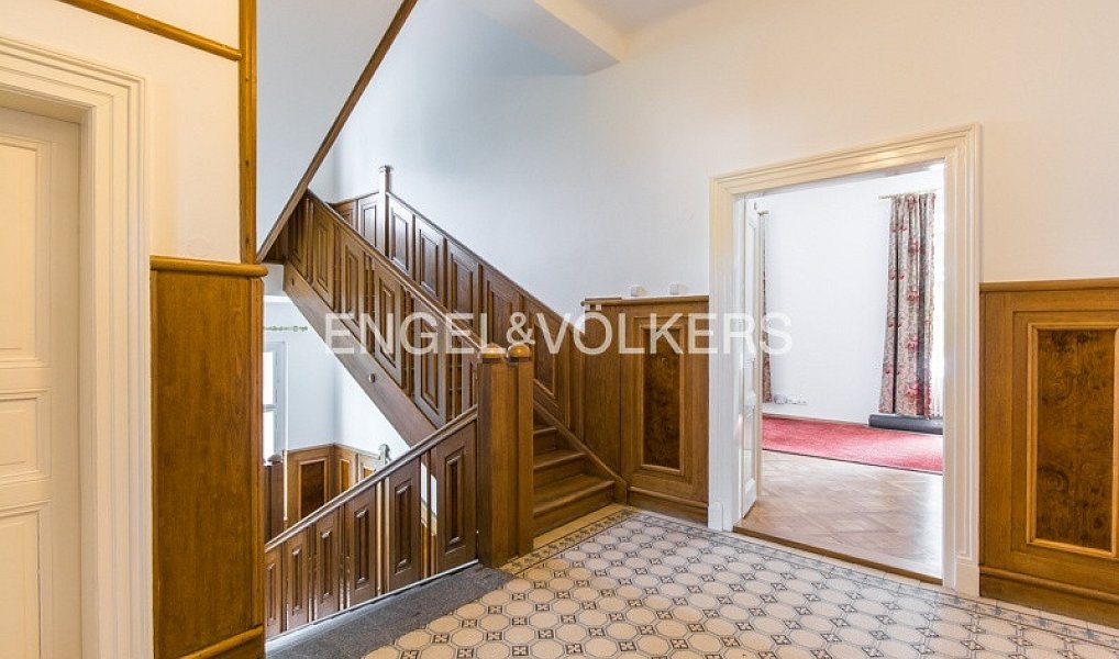 Pronájem domu 827 m² s pozemkem 7 900 m², Praha – náhled fotky 12