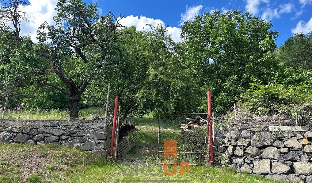 Prodej stavebního pozemku 5 994 m², Dolní Zálezly – náhled fotky 5