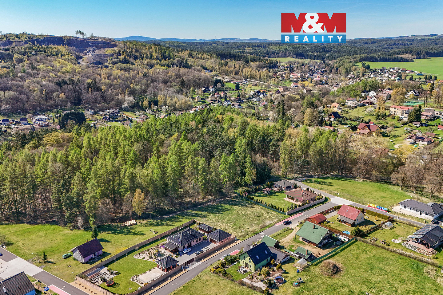 Prodej stavebního pozemku 1 942 m²