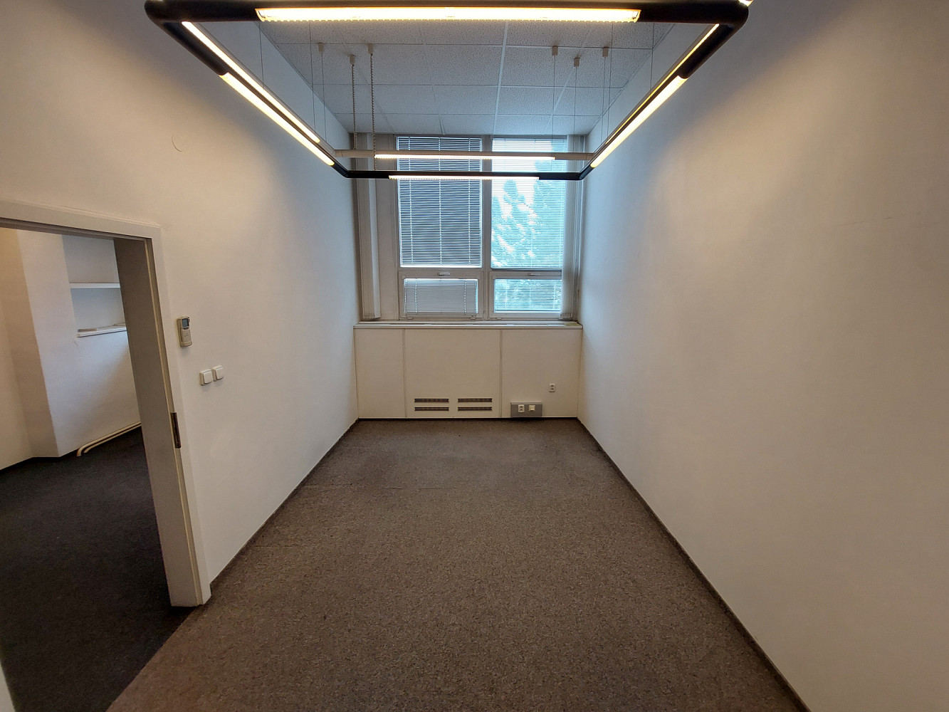 Pronájem kanceláře 84 m² – fotografie 2
