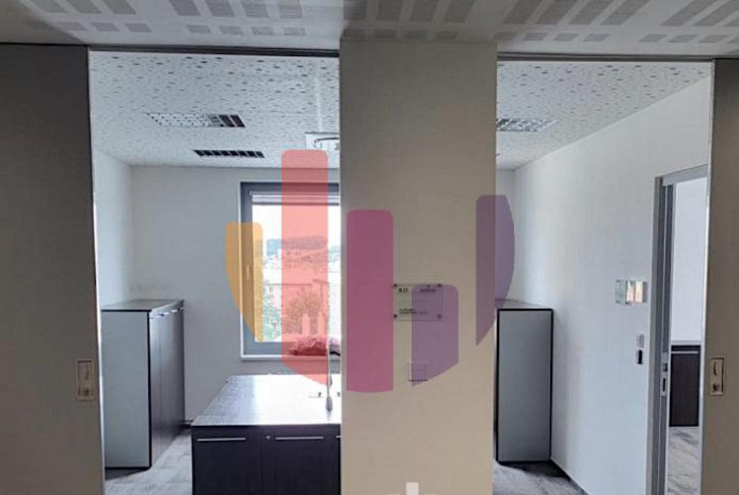 Pronájem kanceláře 296 m² — photo 4