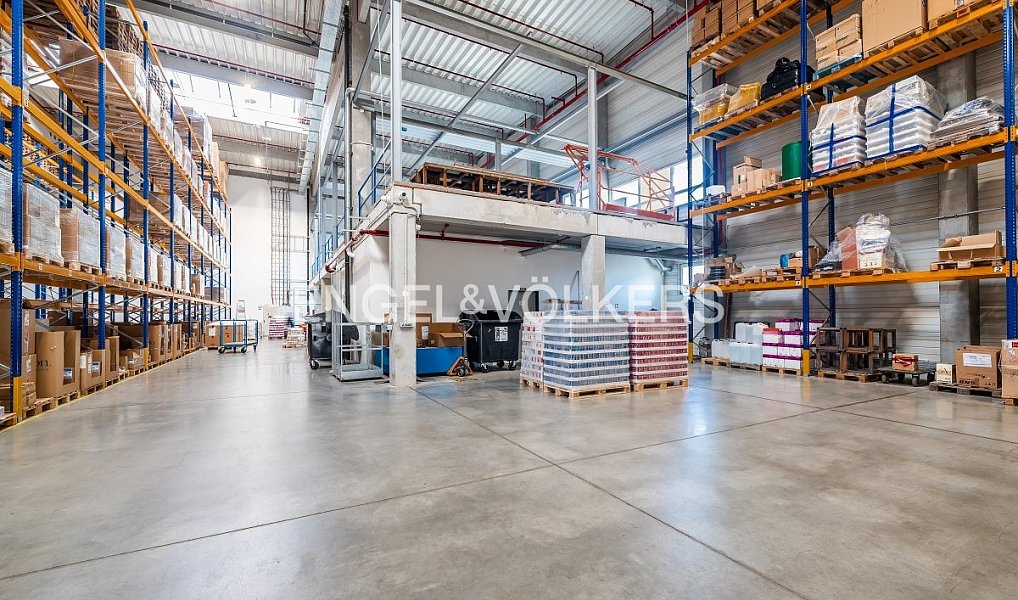 Pronájem skladovacích prostor 2 000 m², Klecany – náhled fotky 2