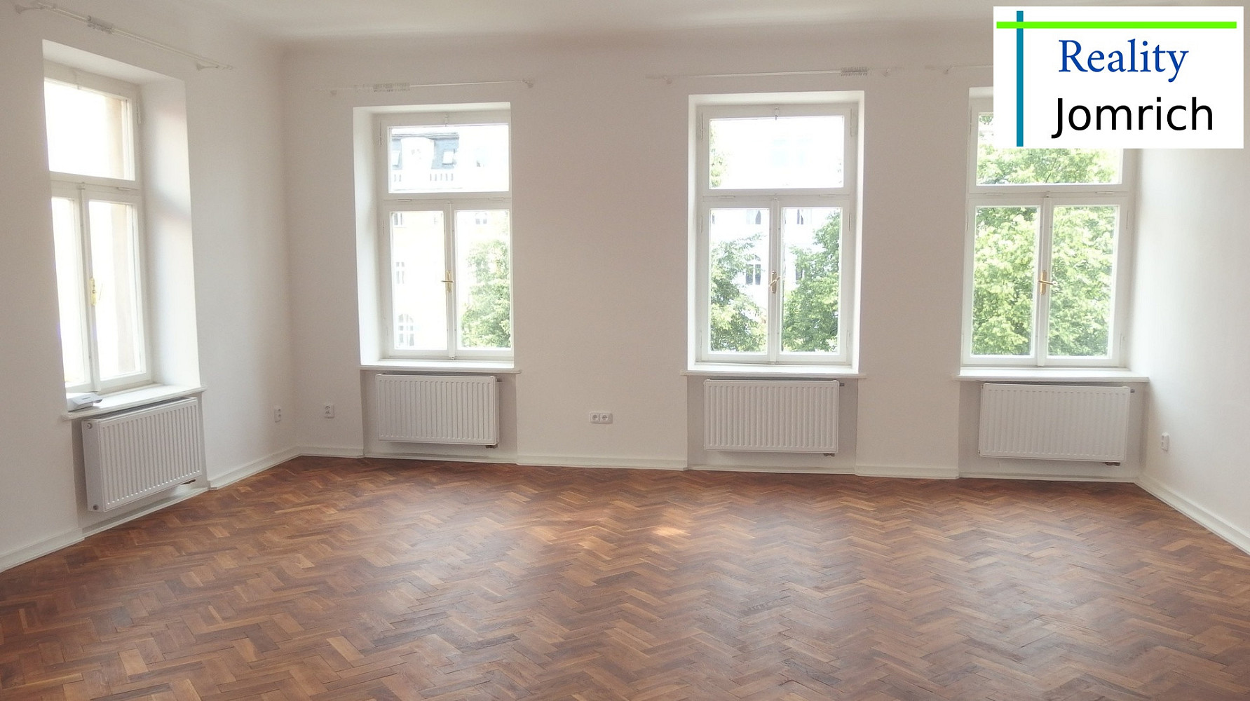 Pronájem bytu 4+kk 110 m² – fotografie 2