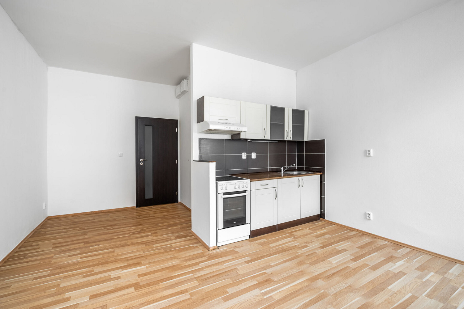 Pronájem bytu 1+kk 28 m² – pohled 3