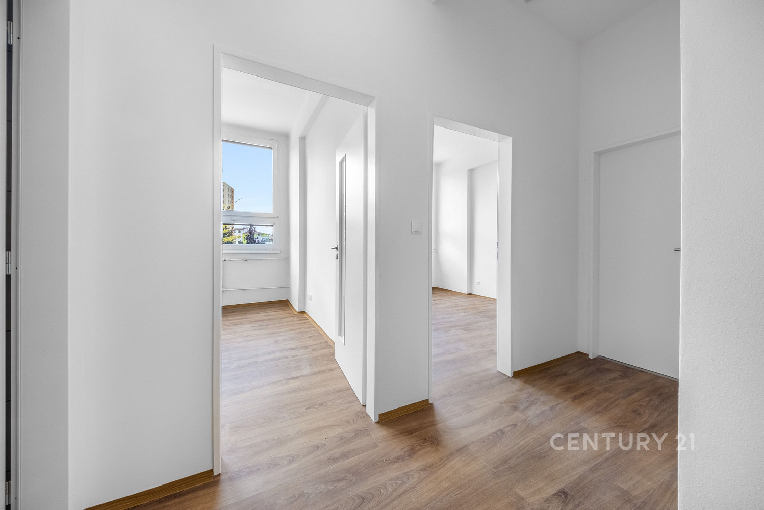 Pronájem bytu 2+1 37 m² — photo 3