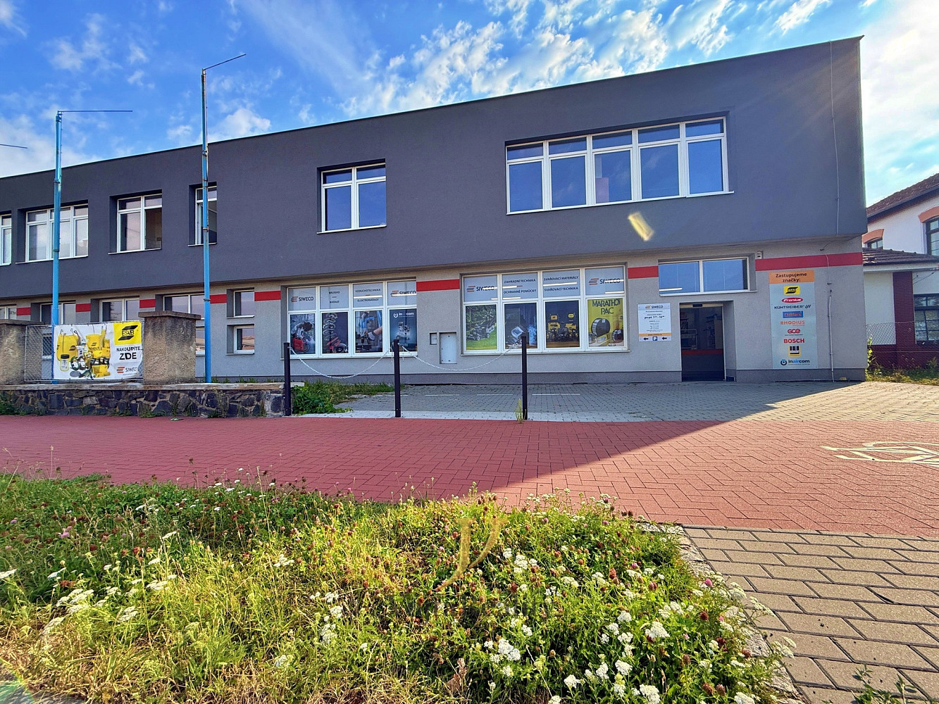 Pronájem obchodních prostor 274 m²
