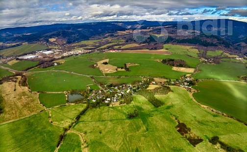 Prodej stavebního pozemku 2 082 m², Ostrov - Květnová, okres Karlovy Vary