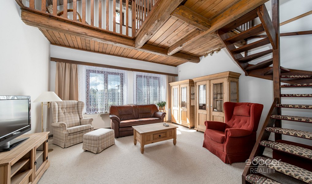 Pronájem domu 180 m² s pozemkem 1 662 m², Dobrovice – náhled fotky 3