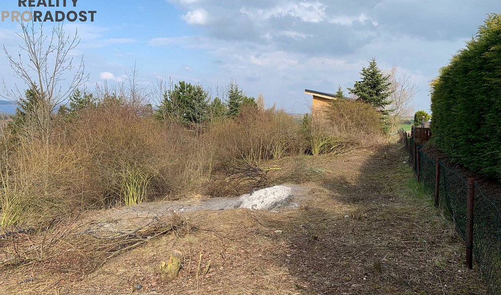 Prodej pozemku 585 m², Chbany – náhled fotky 3