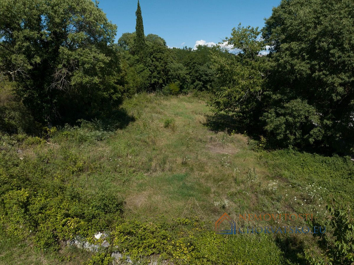 Prodej stavebního pozemku 988 m² – další