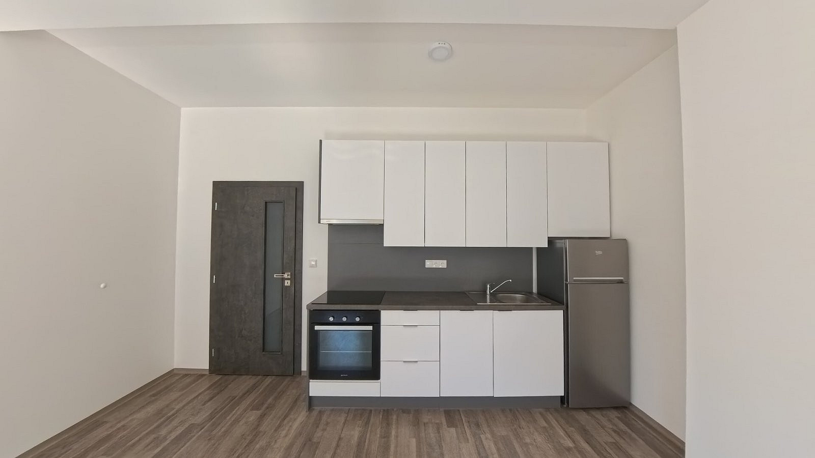 Pronájem bytu 1+kk 33 m² – fotografie 2