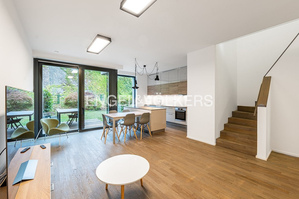 Pronájem domu 165 m² s pozemkem 170 m²