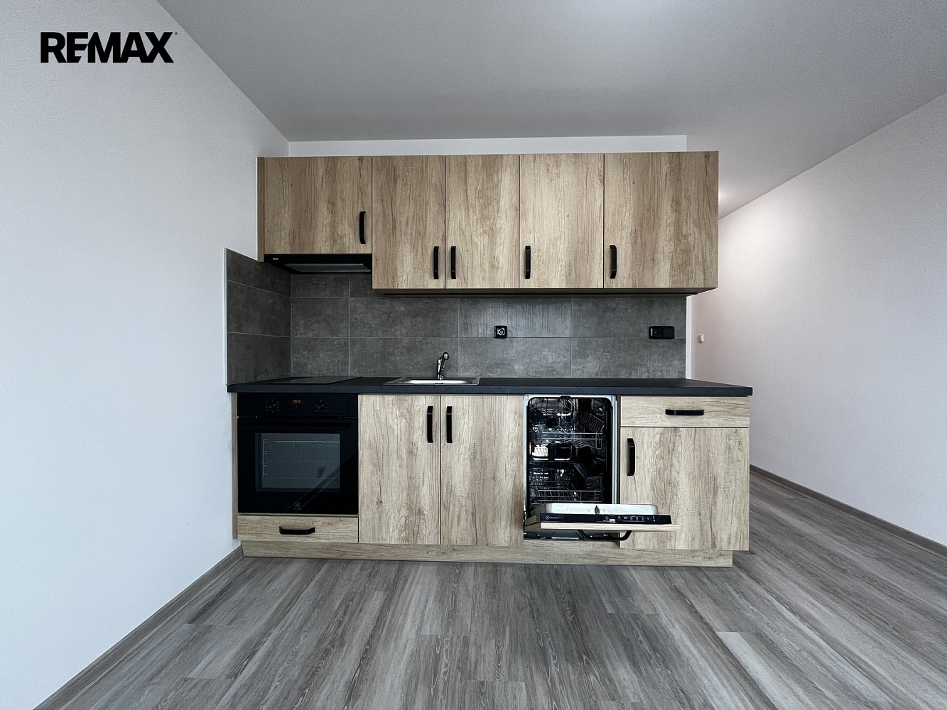 Pronájem bytu 1+kk 24 m² — photo 2