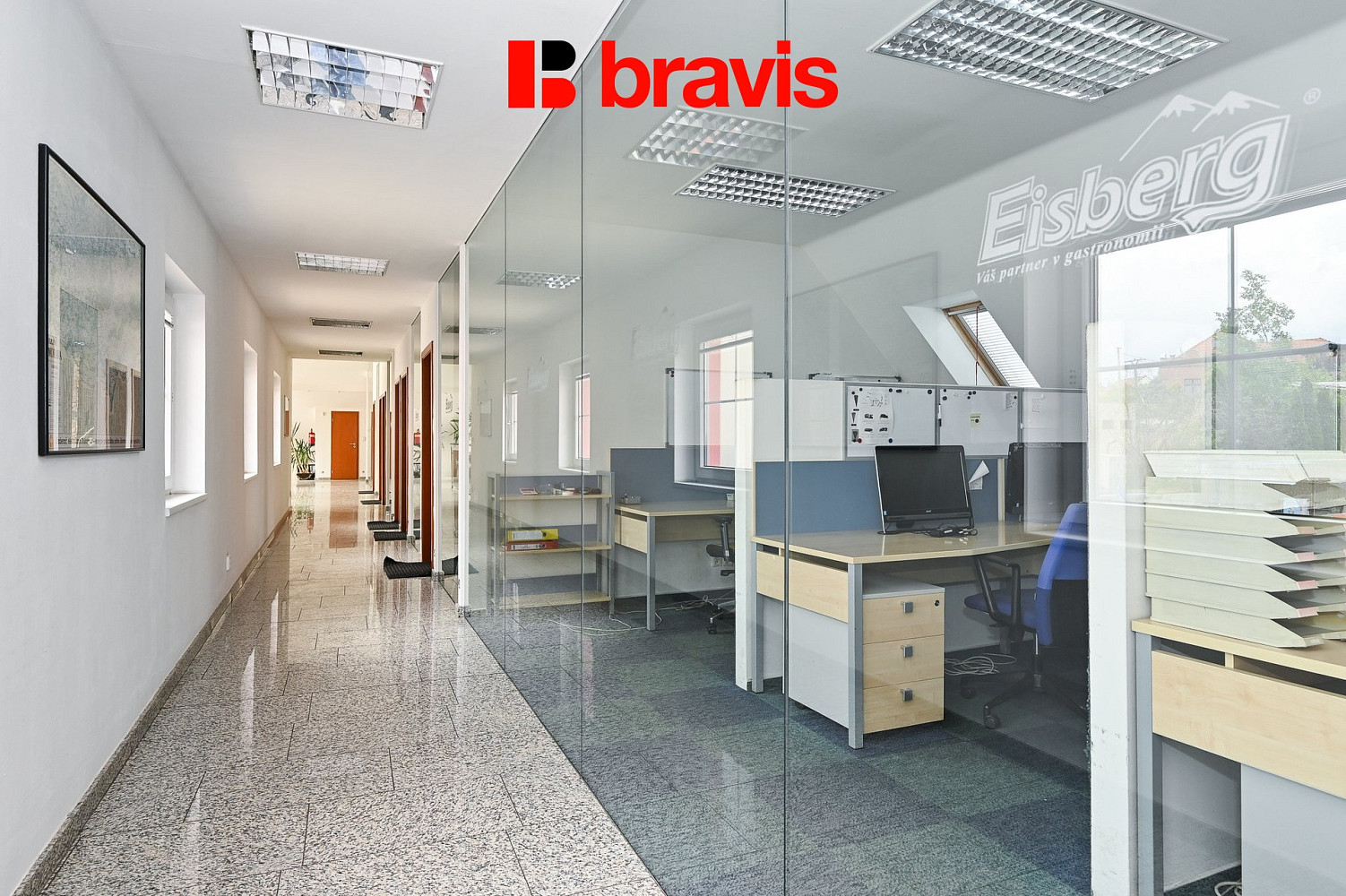 Pronájem kanceláře 1 016 m² — photo 3