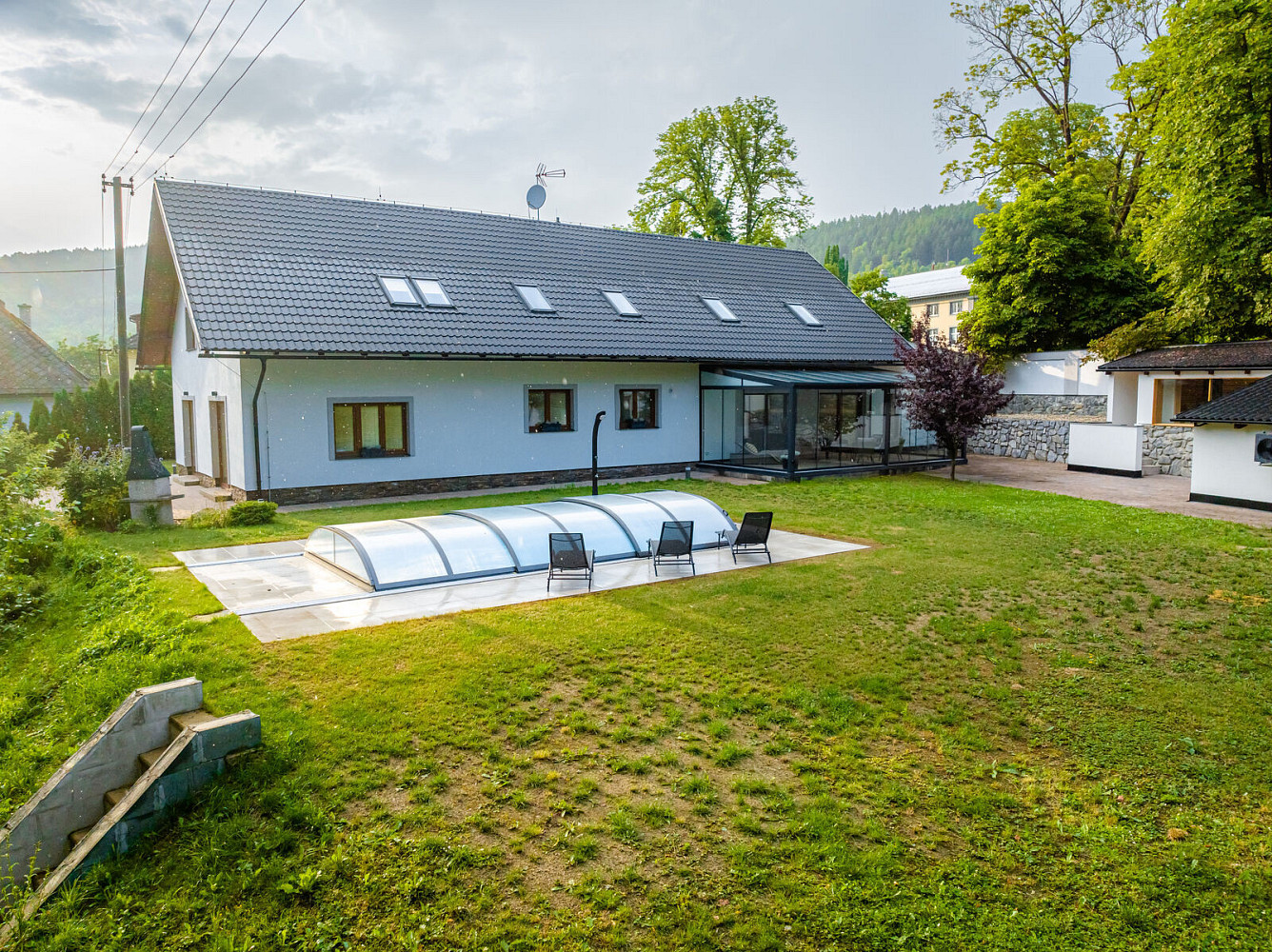 Prodej domu 350 m² s pozemkem 1 688 m²