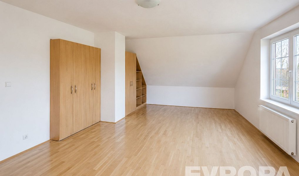 Pronájem domu 350 m² s pozemkem 534 m², Průhonice – náhled fotky 13