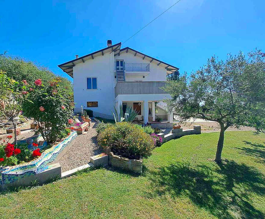 Prodej domu 291 m² s pozemkem 3 200 m²