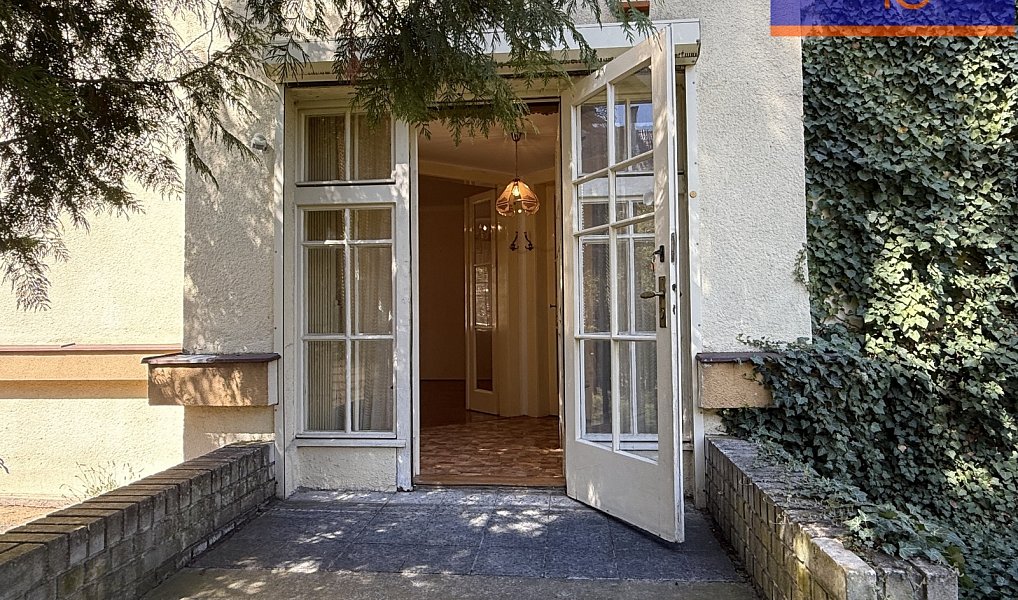 Prodej domu 528 m² s pozemkem 985 m², Praha – náhled fotky 2