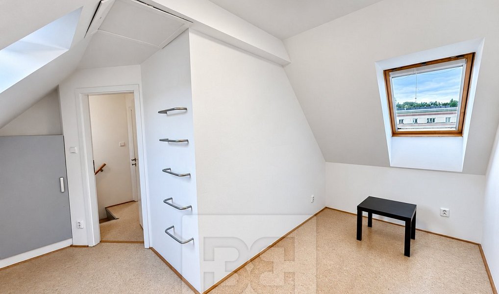 Pronájem bytu 4+kk 99 m², Praha – náhled fotky 22