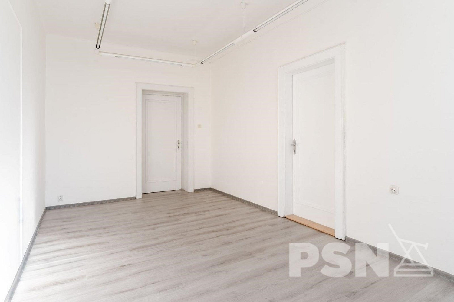 Pronájem kanceláře 20 m² — photo 2