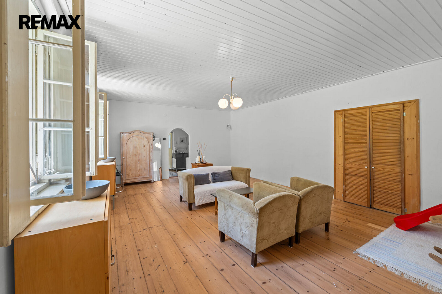 Prodej domu 210 m² s pozemkem 1 114 m² – fotografie 2