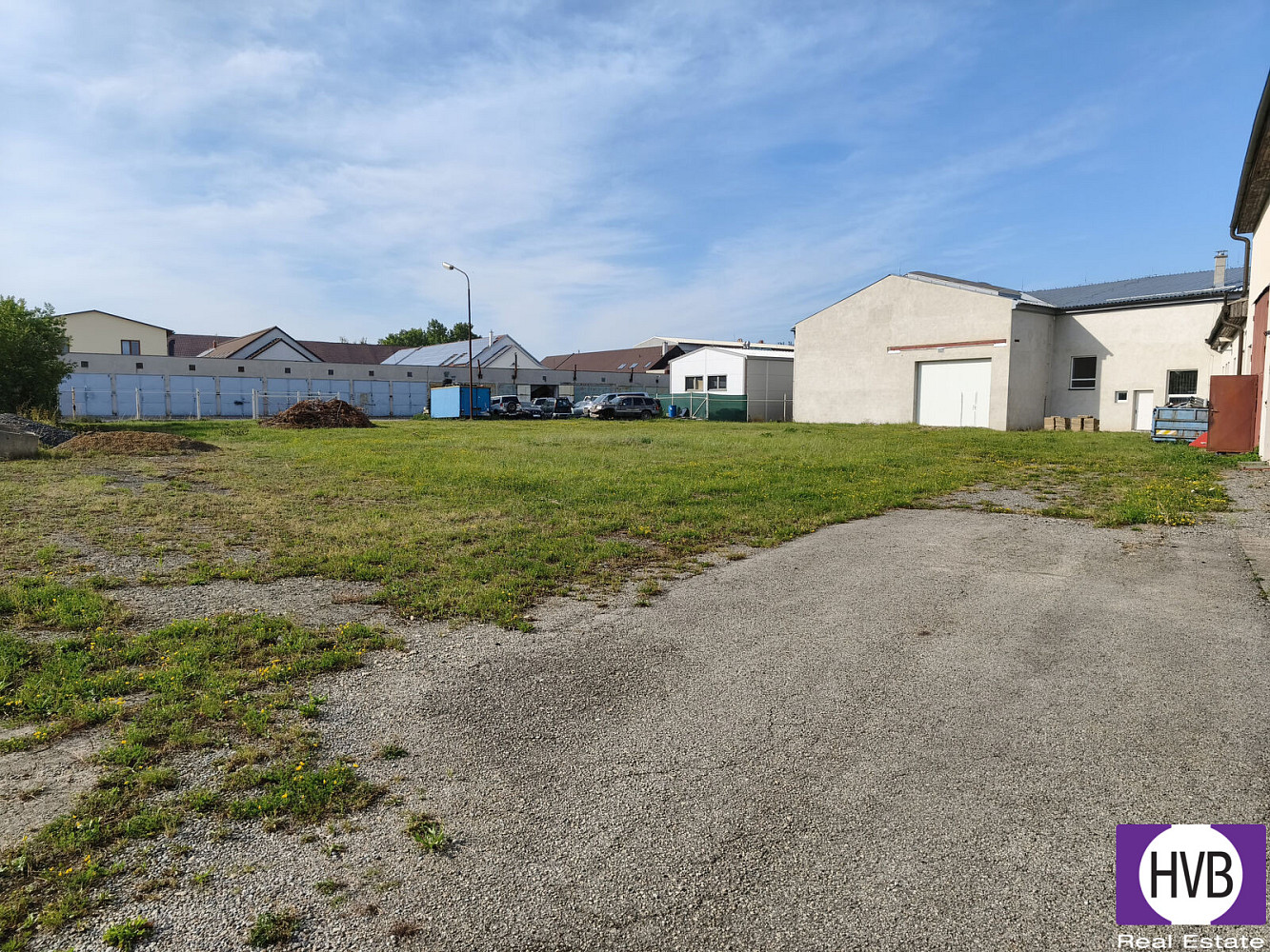 Pronájem komerčního pozemku 1 700 m²