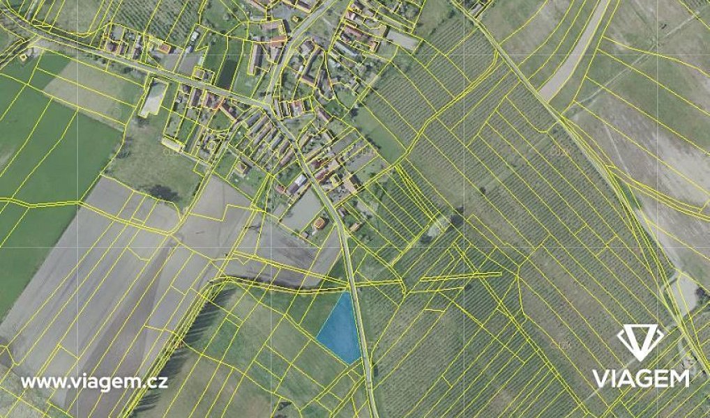 Prodej pole 2 040 m², Horušice – náhled fotky 2
