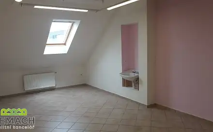 Pronájem kanceláře 32 m², Mariánské náměstí, Uherské Hradiště